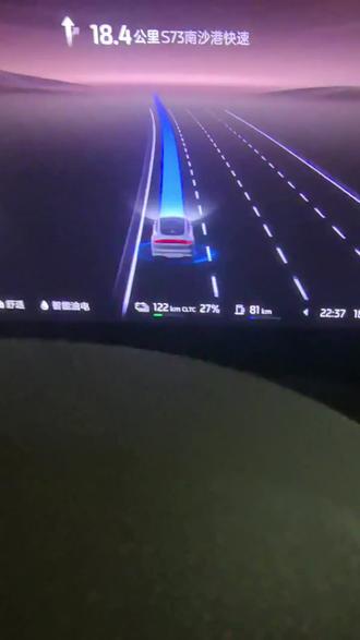 #智己ls6 为啥增程器一开,这么耗油,高速跑一公里不到,掉2公里的油? 是正常的吗?智驾,智能油电模式,开快一点一公里续航5到10秒就没了。🤣🤣🤣