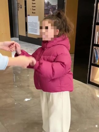 反季韩版冬儿童保暖羽面包服加厚洋气防寒服男女宝宝短款连帽外套#面料柔软舒适 #保暖又好看 #加厚保暖 #冬季新款#儿童羽绒服外套