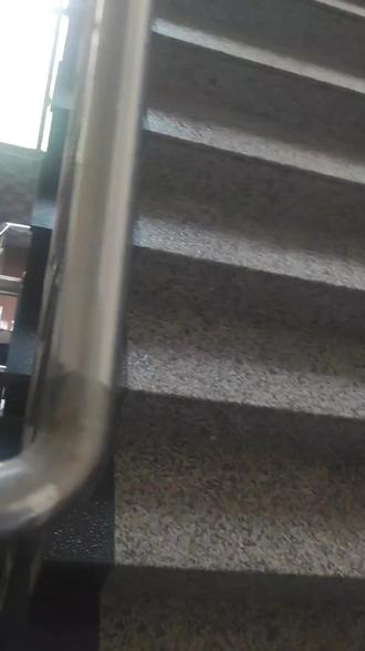 这就是湖南的回南天的,地上墙上全是水啊