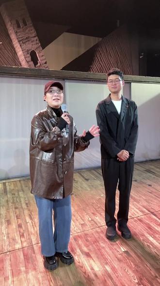 越剧百廿年,新龙门三载。
她守了半生,酿了三年。
敬坚守,敬传承,敬那个从未想过放弃的茅威涛。#茅威涛 #越剧新龙门客栈 #百年越剧 #戏曲文化传播者