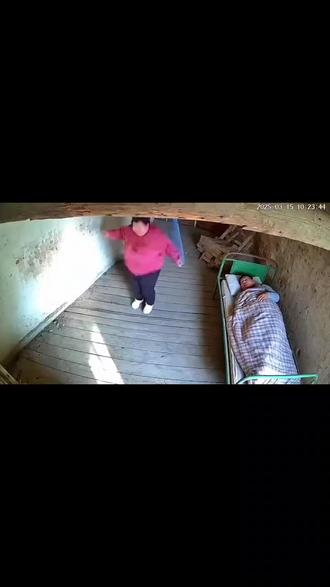 跳绳还能把地板天塌😂😂#画面Ai生成