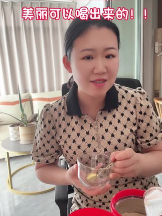 影响的不仅是健康,还影响颜值!! 八珍粉配方:铁棍山药、莲子、茯苓、芡实、薏仁、陈皮、猴头菇、鸡内金 食用方法:取一条本品,加热越50度的热水冲泡 注意吆:八珍粉的性质更加平和,就和米饭一样不寒不温,只要不是积食和生病期间,日常都可以代餐食用#八珍粉推荐 #早餐 #健康 #日常分享 #食疗汤