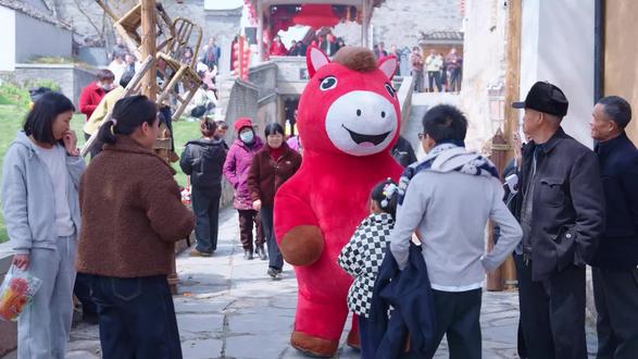 福马带你逛古镇 吃百家宴啦!
#西河古镇 #春游江淮 #百家宴