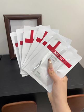 不愧是薇诺娜,实力太能打!空盒堆了一堆,对于我这种又油又敏、 不毛孔还明显的人来说,简直是“皮肤救星”,按头安利给同肤质的姐妹!#薇诺娜 #面膜 #毛孔粗大 #面膜面膜敷起来