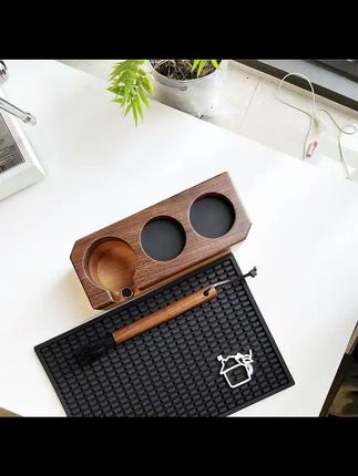 爱喝咖啡的朋友们看过来了!这个咖啡吧台垫真的太实用了,放在吧台上可以防止咖啡杯的碰撞,还能起到防滑的作用,而且它非常好清洁,弄脏了用水冲一下就行。它是加厚的材质,不容易磨损,可以用很长时间哦!喜欢的朋友赶快点击链接购买吧!#咖啡垫#沥水垫#垫子#咖啡#咖啡垫子