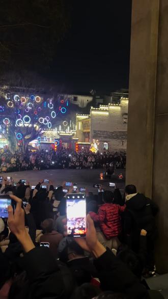 山东不让放烟花 我们来江西看了