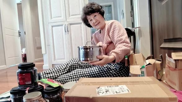 自媒体阿姨爱拍视频,近8分钟视频却忘了发究竟啥内容?你想看吗