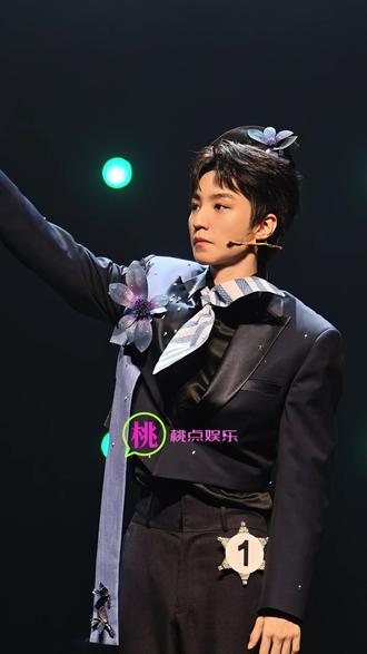 王俊凯251211谢幕,第三天啦 #王俊凯 #趁世界还年青 #话剧