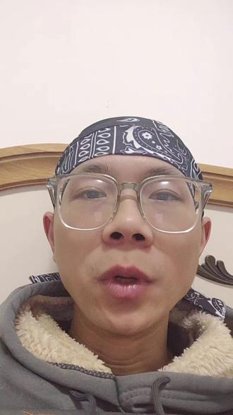 谎言不会伤人,真相才是快刀
这个世界不是黑,也不是白,而是一片精致的灰
别贪恋谎言的糖衣,别执着于非黑即白的评判
清醒地活,从容地过
#谎言 #真相 #非黑即白 #人生感悟 #内容太过真实