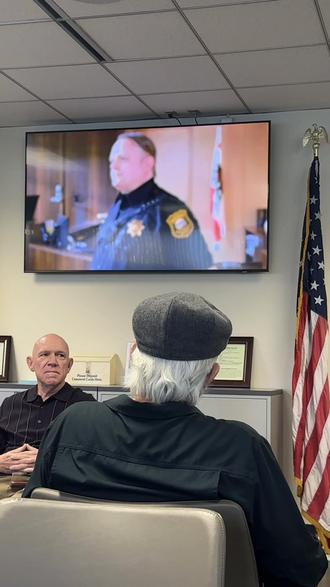 今天做了一件以前只在美剧里看到的事——
👉 参加美国陪审团(Jury Duty)
没有紧张,没有戏剧化,
更多是一种被认真对待的感觉。
你会发现,在美国,
很多公民机会参与司法的一部分,
不是旁观者,而是规则的一环。
很多人问:
不去会不会坐牢?
其实只要合理说明原因,
法院是非常人性化的。
一次特别的生活体验,
也算是认真融入这里的一天。
#美国生活 #陪审团 #JuryDuty #真实记录 #移民生活