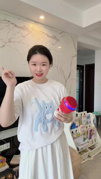 孩子在家直接开个人演唱会!拿着小话筒哇啦哇啦超爱说✨#儿童玩具 #宝宝唱歌 #六一 #卡尔贝比 #棒棒糖话筒