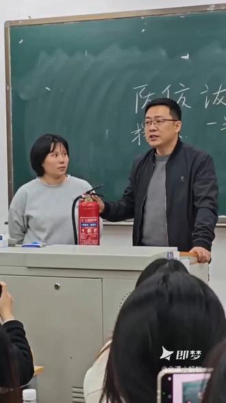 猫踩灭火器#Seedance2.0#即梦ai#ai分身戏精大赛#我的ai分身杀疯了