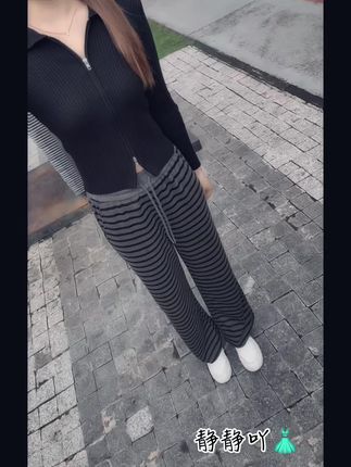 女人最好的状态是,抄得起啤酒瓶,也端得了红酒杯,能穿平底鞋,也不惧高跟鞋,付出时,我倾囊所有,收回去时,我滴水不漏。#工装裤 #又酷又飒 #显高显瘦显腿长 #洋气百搭