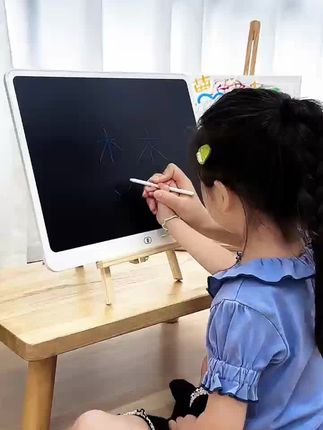 千万不要一做饭就给孩子玩手机了,给它准备一个神奇的画板吧,它可以安安静静玩很久。宝宝很喜欢,快给你家宝贝也安排上吧!#记录我的生活 #创作者中心 #创作灵感