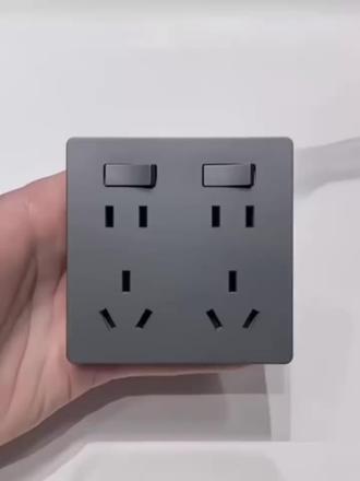 厨房的五孔插座不够用怎么办?可以换成像这样两开十孔插座,每个插座上面有独立的开关,可以直接去控制接线,跟正常五孔插座一样,可以直接去进一个替换,有三种颜色可以去选择,白色、金。#国际电工 #国际电工开关插座 #双开十孔