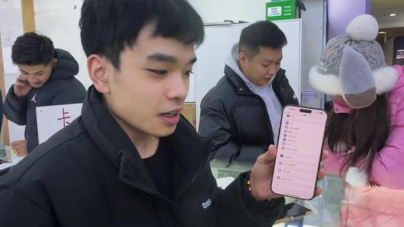 简简单单的手机倒资料小技巧,苹果手机倒资料#苹果手机 #二手手机回收置换 #小黄数码 #17promax #手机推荐