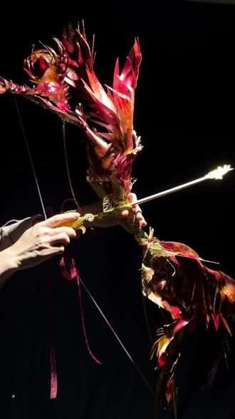 废弃的蛋糕盒不要扔,做一把古风弓箭#diy##废物利用 #古风 #古风diy #江梦