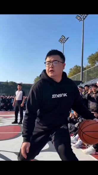 兄弟们,和我一起在ai里扣篮吧!#高难度动作 #每个动作都是用汗水换来的 #街头篮球 #扣篮 #Ai视频