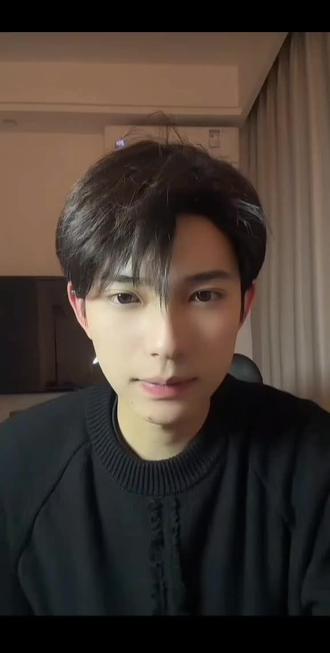 其实那些ks骂雨波的根本不敢回我的私信 心疼……#煮雨波 @煮雨波 @抖音热点