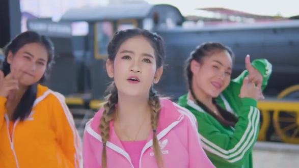 #泰语歌曲分享 #创作者中心 #创作灵感 明明是泰国歌曲,却在国内这么火:3首小甜歌都成了网红神曲!#好听 #歌单