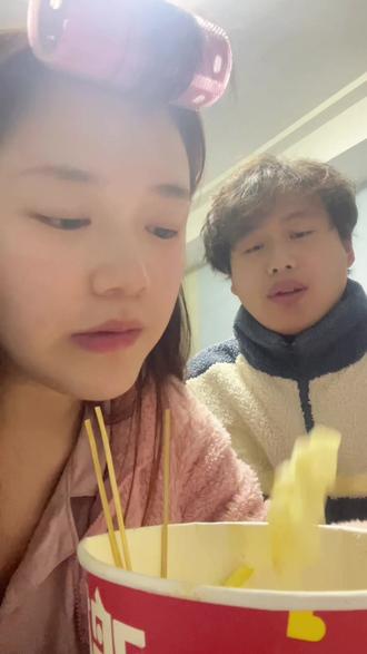 真的是蛮过瘾哈哈#情侣 #情侣日常 #万万没想到系列 #夫妻日常 #女朋友迷惑行为