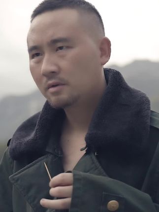 少妇嘛,有空买点自己喜欢的衣服,没事儿约小伙喝喝小酒,好好爱自己,不香吗?你非得去纠结情啊?爱呀,