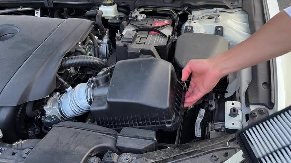 马自达车保养前自己更换空气空调滤芯!省钱省时的同时还能享受自己保养的快乐趣!一分钟教会你如何更换!#马自达保养 #空调滤芯#空气滤芯#马自达