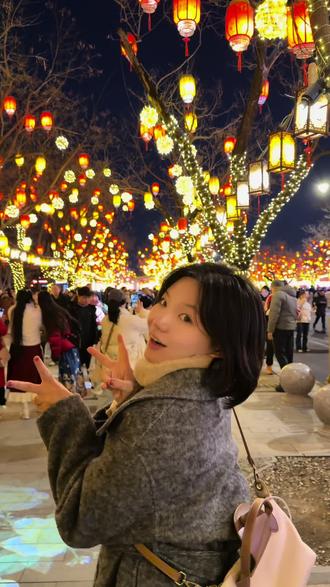 忘崽夫妇夜游同庆街,万盏花灯美晕了! #吃喝玩乐分享计划 #抖音年味争霸赛 #北京庙会 #热气腾腾中国年 #同庆街