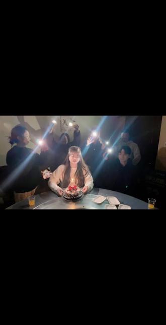 快乐不止于此刻💕
很庆幸身边有一群很好很好的朋友👭🏻
陪我度过一个很开心的生日🎂
也感谢你们精心准备的礼物🎁
因为有你们陪伴,满满的幸福😘#生日宴