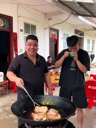 祝大家中秋节快乐今晚做几道硬菜有扣肉 白切鸡 白切鸭还有烧烤 #我的乡村生活 #农村美食 #中秋节 #团圆