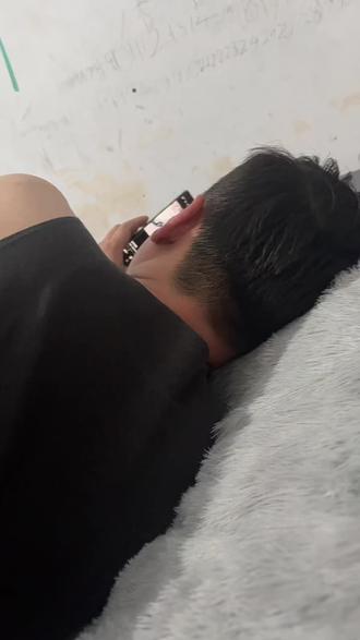 俺杨最近可能失恋了,这几天在家半死不活也不说话也不笑,连饭都不怎么吃了。哎,也不知道该怎么帮帮他,实在不行加我,我哄哄你,也不知道我老公的小可爱能不能消气。我就让他回来帮我充两天门面,咱俩都好好的,没事别惹他,明天就让他陪你去,听话乖!