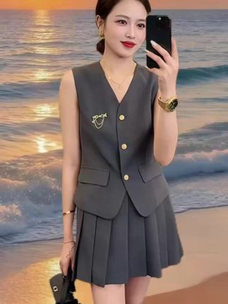 #夏季穿搭 #早秋基础款外套如何摆脱路人感 #盛夏穿搭扫货季 #被路人问爆的夏日度假ootd #毫不费力地打开初秋穿搭