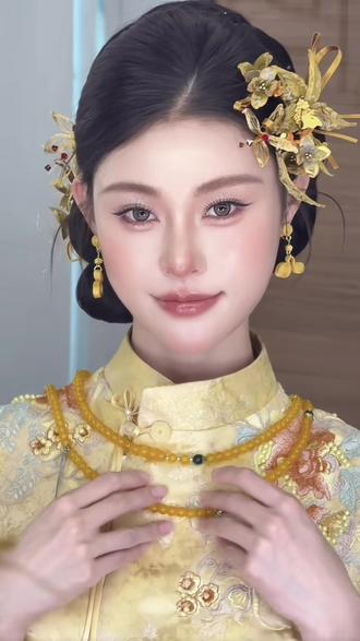 减龄新中式造型普通人也能轻松驾驭~#新娘跟妆#新娘造型#新中式造型#晨袍