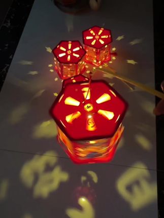 中秋节送花灯也太浪漫了,寓意平安喜乐,晚上开灯真的好漂亮#中秋灯笼 #手工灯笼 #亲子互动 #孩子动手能力的培养