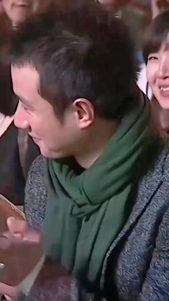 #马伊琍官宣新恋情 惊动了全世界!
48岁马伊琍离婚5年,完成了从84年前夫到94年现任男友的华丽转身,新男友比自己小18岁,曾在欢乐颂中饰演应勤的吴昊宸,文章正式成为过去式!但确实有媒体报道了小男友是94年,没得到双方的回应!
你看好这段恋情吗?说点最现实的,马伊琍48岁,再过几年就更了。而小男友才31岁,再过十年也是充满活力荷尔蒙满满,这段恋情可能是真爱,但肯定只是一段时间的真爱,要小男友陪马伊琍一辈子,基本上是个幻想?你有青春,我有钱和人脉,各取所需,你情我愿,人生苦短,及时行乐,这大概就是马伊琍要追求的!还是要祝福他们!人生本来就是一个过程,过一天,快乐一天,才值得。刘晓庆都70多了,不也找了一个小鲜肉吗?这世界的确变化太快了!