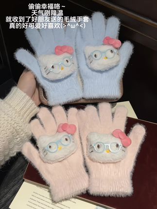天气刚转凉就收到了好朋友送的毛绒手套 太幸福啦~#少女心好物 #也太可爱了吧 #毛茸茸 #手套 #保暖又好看