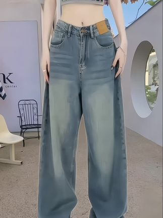 胖mm狂喜!这条复古阔腿牛仔裤把肉藏得超彻底 谁懂大码女孩找裤子的痛!直到挖到这条2025秋季新款复古牛仔裤,直接焊在身上了👖 高腰设计太懂腰腹有肉的姐妹,轻松遮住小肚腩还显腰细;直筒阔腿版型巨藏肉,O型腿、肌肉腿全隐形,走路完全不贴腿超自在! 复古水洗蓝超有氛围感,搭配短上衣显比例,配卫衣又很慵懒。面料软而不塌,久坐也不会皱,秋天单穿、冬天搭外套都合适。大码女孩别再将就,这条显瘦又时髦的牛仔裤,闭眼入就对了! #大码牛仔裤 #胖mm穿搭 #秋季裤子推荐 #复古阔腿裤@DOU+上热门 🔥@DOU+小助手 🔥