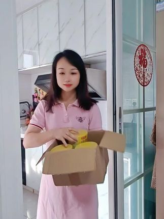 早八人、养生族速来!这款山药葛根玉米羹,简直是为你们量身打造! 精选优质山药、葛根和玉米,满满都是自然精华。制作超简单,开水一冲,搅一搅,香甜美味立刻呈现。 入口瞬间,玉米的清甜率先在舌尖绽放,紧接着是山药的软糯和葛根的温润,口感丰富又和谐。作为早餐,营养丰富,为忙碌的早晨快速补充能量;午后肚子饿,来一杯,既能解馋又不会长胖。老人小孩也都超爱,全家共享的健康美味。别再纠结吃什么啦,赶紧把它带回家,开启健康美味新生活!#山药葛根玉米羹 #好物推荐🔥 #早餐吃什么 #营养早餐 #粗粮