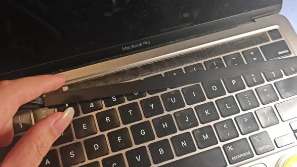 苹果macbook 重启 紫屏重启 待机重启,更换touchbar解决,touchbar维修,关联型号a2338 a2251 a2289 a2159 a1706 a2141 a1990 #笔记本维修 #苹果笔记本维修 #广州电脑维修 #diy电脑 #上热门