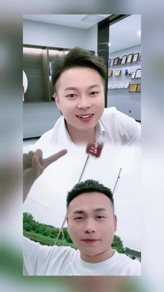 胜仔带团队赴宴:网红的体面,藏在红绸带缠满袖子的热乎里 #胜仔 #胜仔团队 #8013 #上热搜 #阿根娱乐