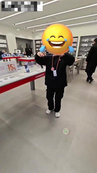 #小米店员演示防摔手机翻车#红米小金刚龙晶玻璃1米摔碎#小米2米50次防摔宣传翻车#红米Note15Pro+防摔实测翻车#小米发布会防摔宣传封神