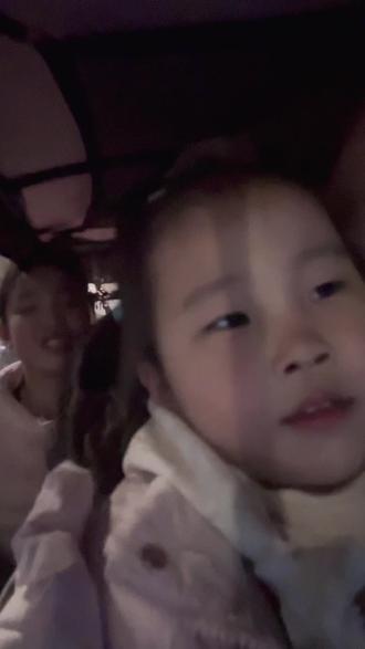 酒足饭饱后骑着三蹦子🛺回家的“欢乐五人组”
唱了整整一路
谁有我们欢乐 🤪
用肉肉的话说是“你看我们唱的多好啊”😁#祝你马上成功马上发 #欢乐五人组 #开心度过每一天