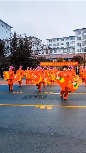 “福到鸭江畔,古城闹元宵”,集安市2026年元宵节秧歌汇演,表演单位:城东街道站前社区秧歌队#原声视频声#秀出家乡美##正月十五闹元宵#集安最美因为有你