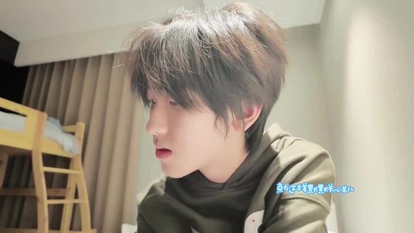 “他是不是可以打架子鼓了”
#奇文