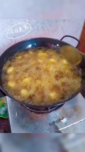 茶叶汤,油辣椒配新鲜土豆,好香哦