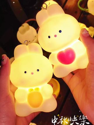 超级可以的手提夜灯。送给可爱的你#中秋节手工灯笼 #小夜灯氛围灯 #灯笼 #发光玩具 #好物推荐🔥