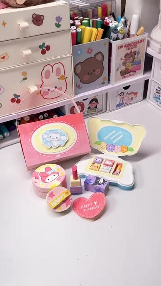 💦自制『迷你化妆品』🎀课间摸鱼小手工‼️
📥闺蜜!敲卡哇一的三丽鸥化妆品礼盒我想要!
好玩又好看,快帮我做😈
灵感来源@盼儿手工
#玉桂狗 #美乐蒂和库洛米 #化妆品礼盒 #自制玩具 #微缩食玩