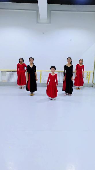 #上热门话题🔥 #全网都在跳这个舞#日常练舞记录 #阿图什舞蹈#马年的我