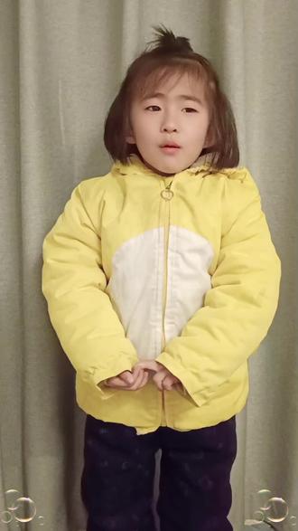 花诺版《望庐山瀑布》来喽#创作灵感 #萌娃背诗
日照香炉生紫烟,遥看瀑布挂前川。飞流直下三千尺,疑是银河落九天