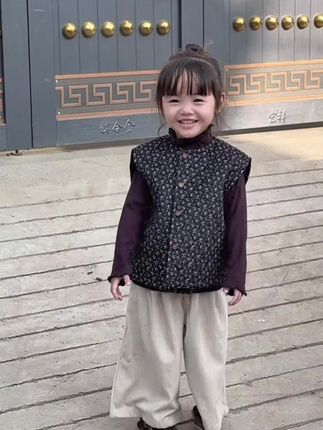 那一年 遇见你 甚喜之 这世界乱糟糟 而你就是妈妈的那束光我们的浪漫藏在一日三餐 朝夕相伴中我永远享受养育你的过程享受陪伴你长大的幸福望你一生平安 健康喜乐 #骗你生女儿系列#儿童穿搭 #高品质童装 #加绒保暖 #生女儿就要这样穿